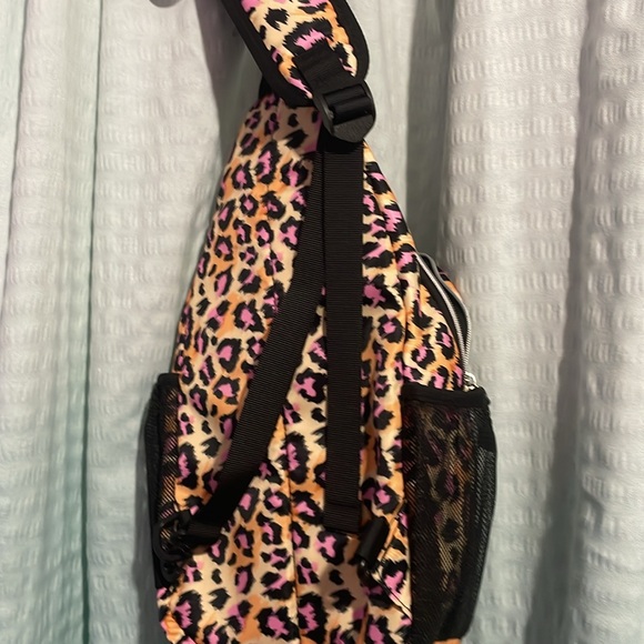 Leopard print one shoulder Back pack bag//purse NWOT - Picture 3 of 8